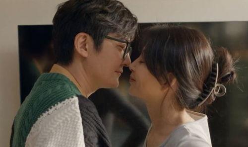 国产夫妻小视频,温馨家庭生活瞬间记录  第2张